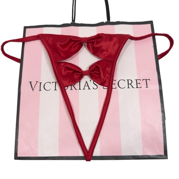 NWT Victoria’s Secret Dream‎ Angels Satin Red V-String Bow Cutout Panty M - Picture 1 of 4